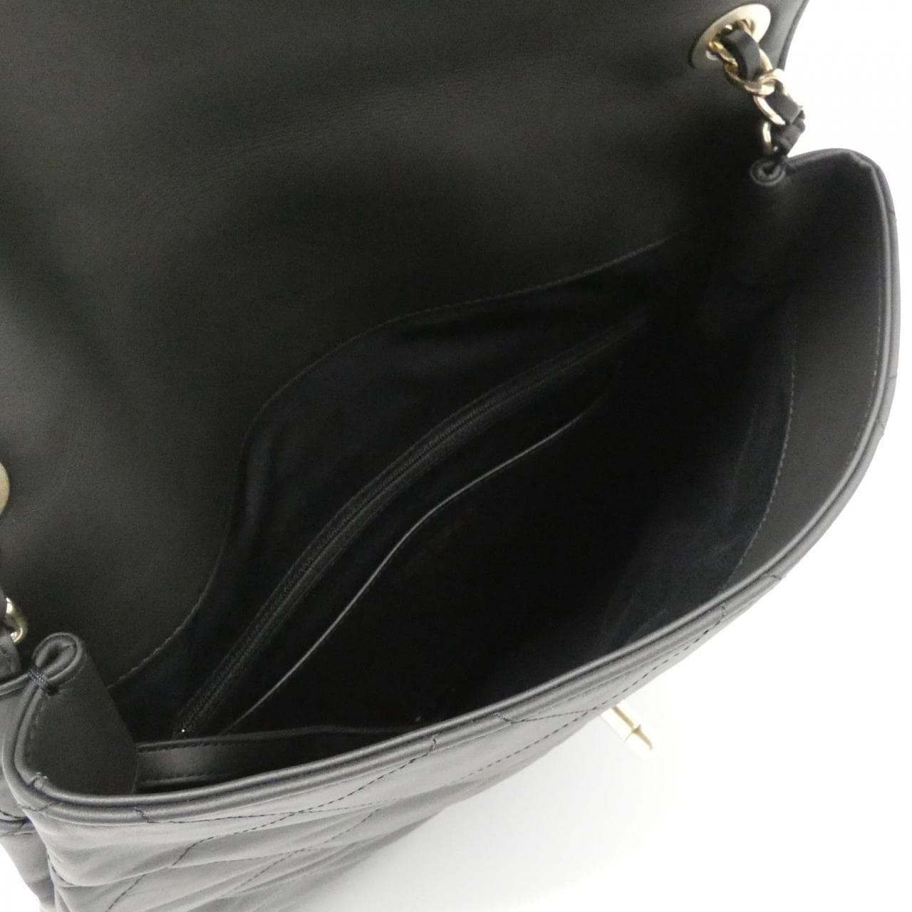 CHANEL shoulder bag