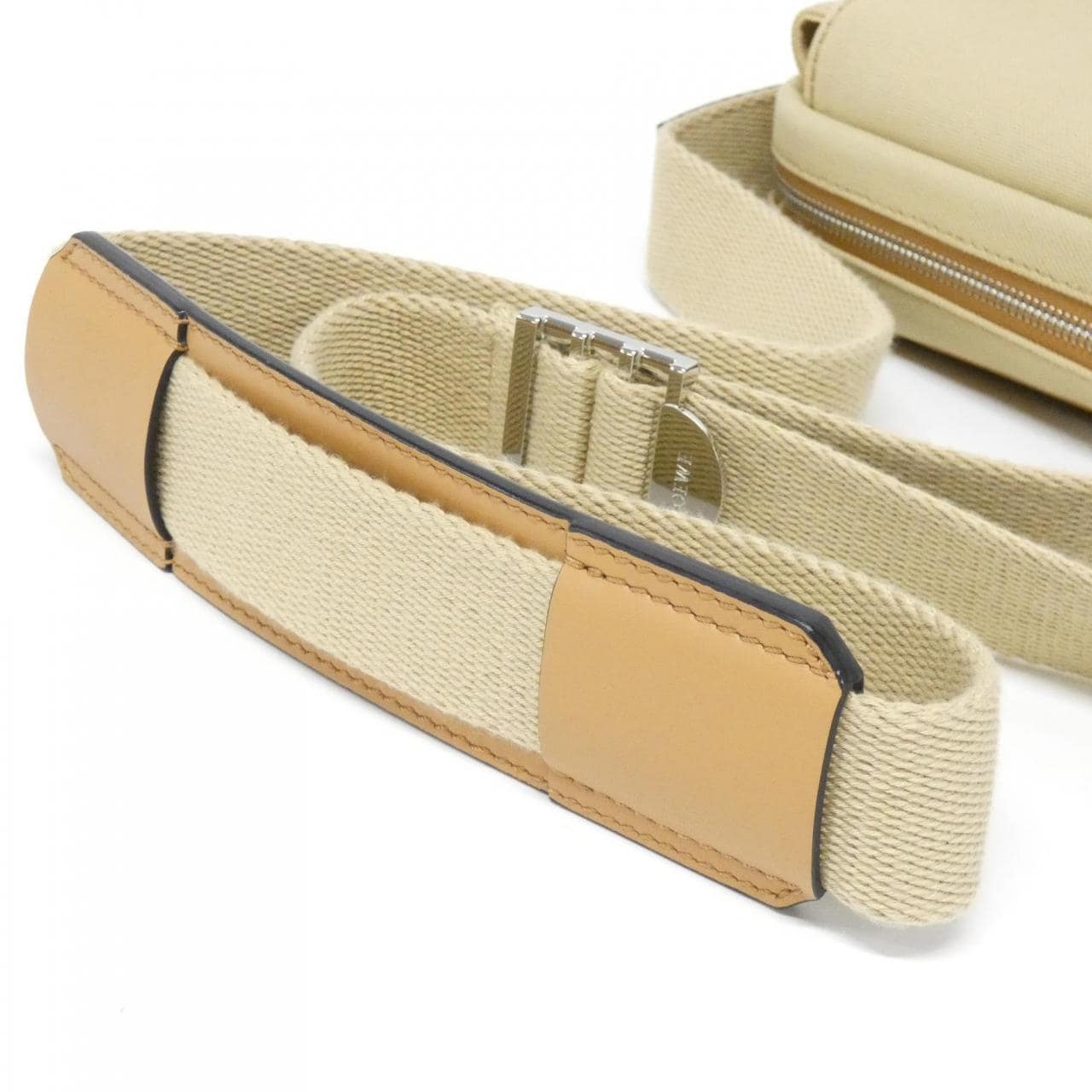 ロエベ ミリタリー メッセンジャー B314A72X01 ショルダーバッグ