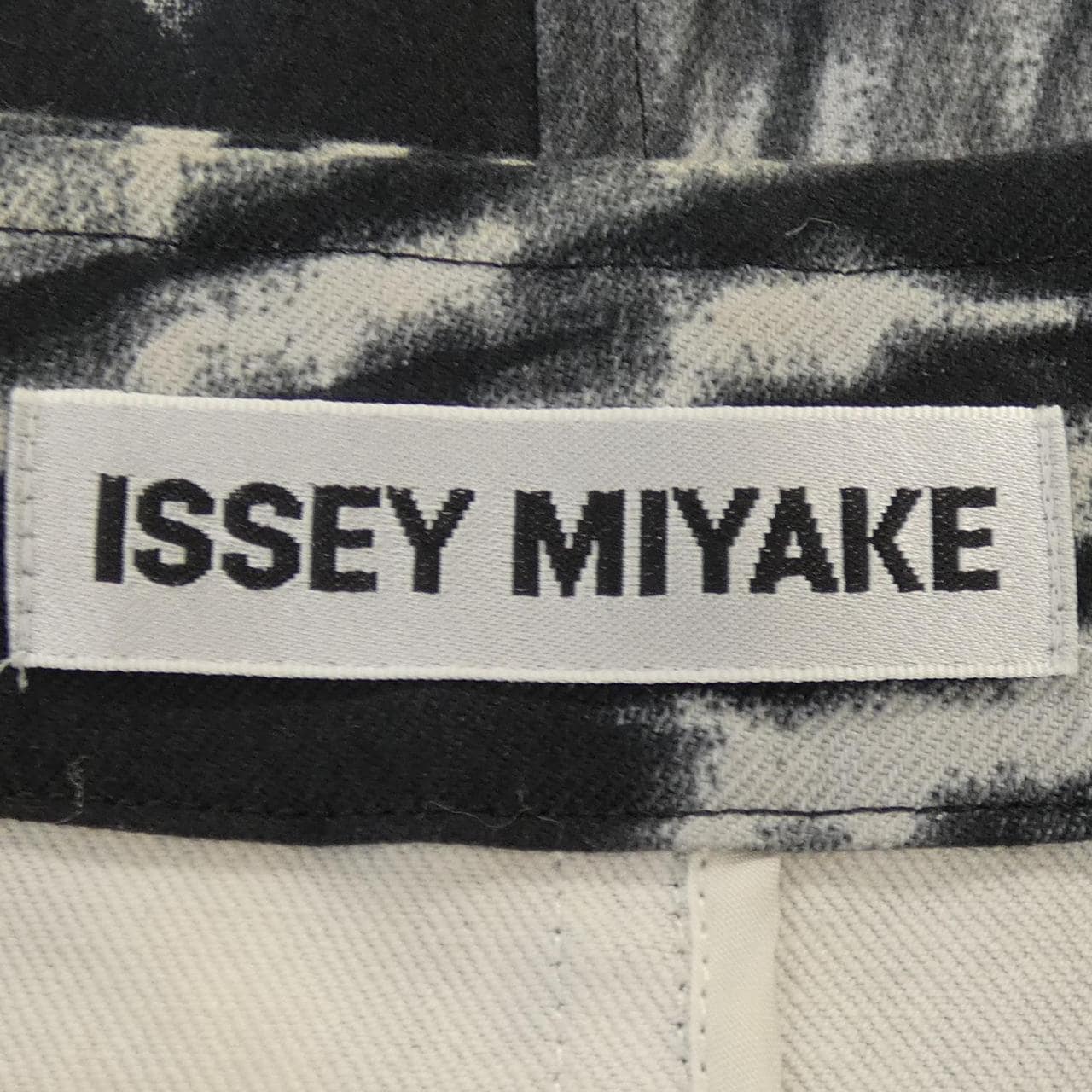 イッセイミヤケ ISSEY MIYAKE IM11FE004 ベスト