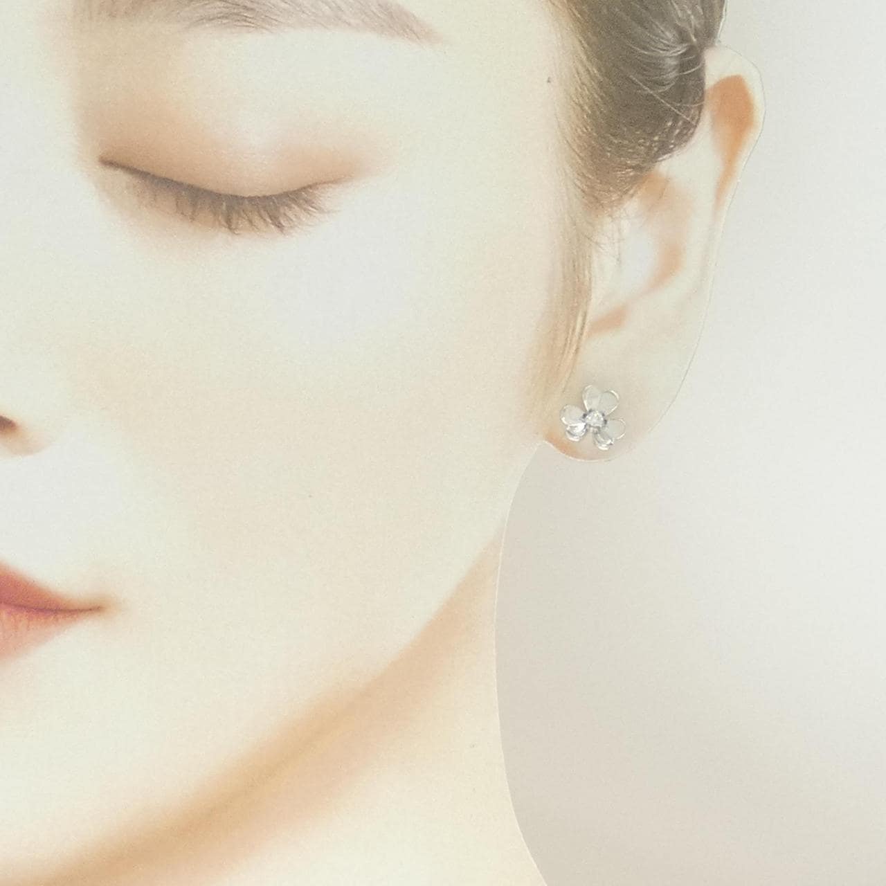 ヴァンクリーフ&アーペル フリヴォル ミニ ピアス