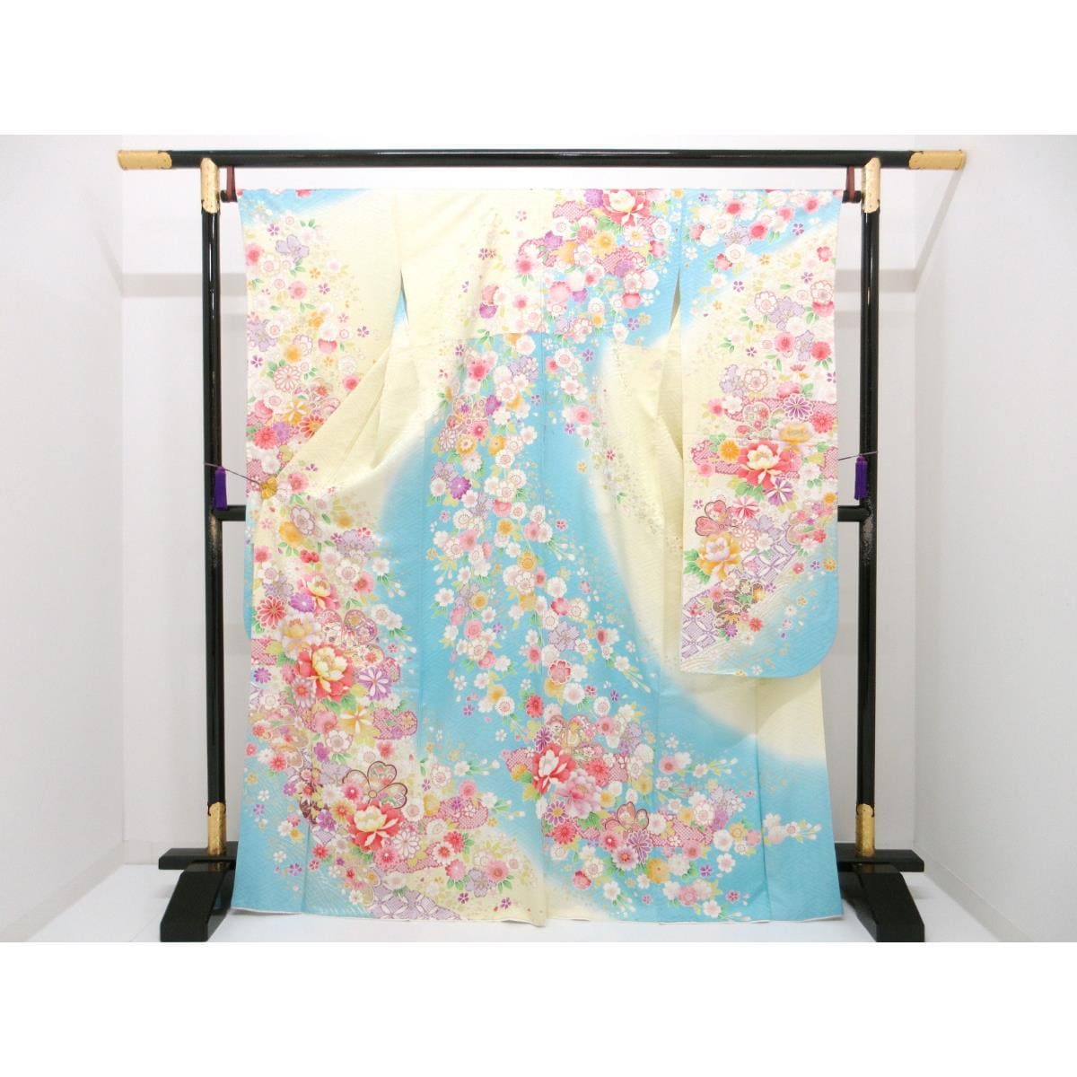 振袖　友禅金彩加工　刺繍入りボカシ染