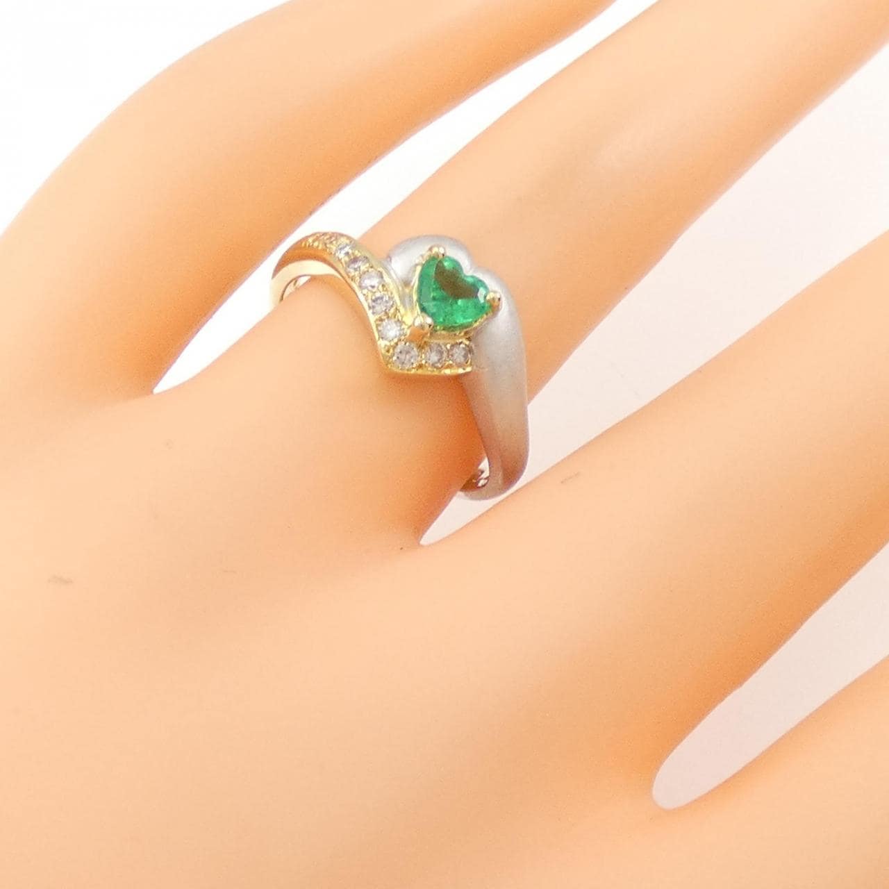K18YG/K18WG ハート エメラルド リング 0.28CT