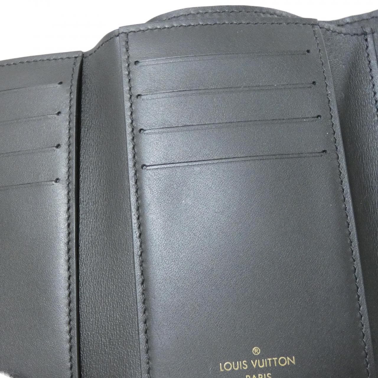 ルイヴィトン トリヨン カプシーヌ コンパクト M67804 財布