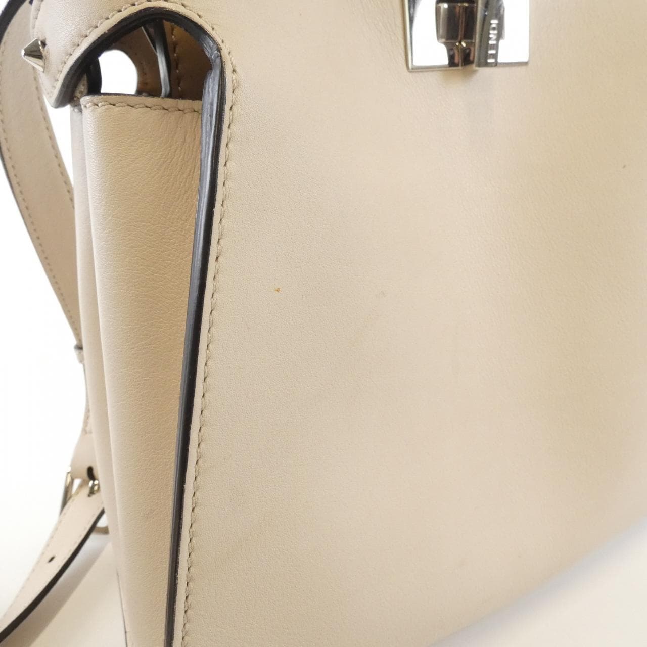 フェンディ ピーカブー エッセンシャリー 8BN302 SMQ バッグ