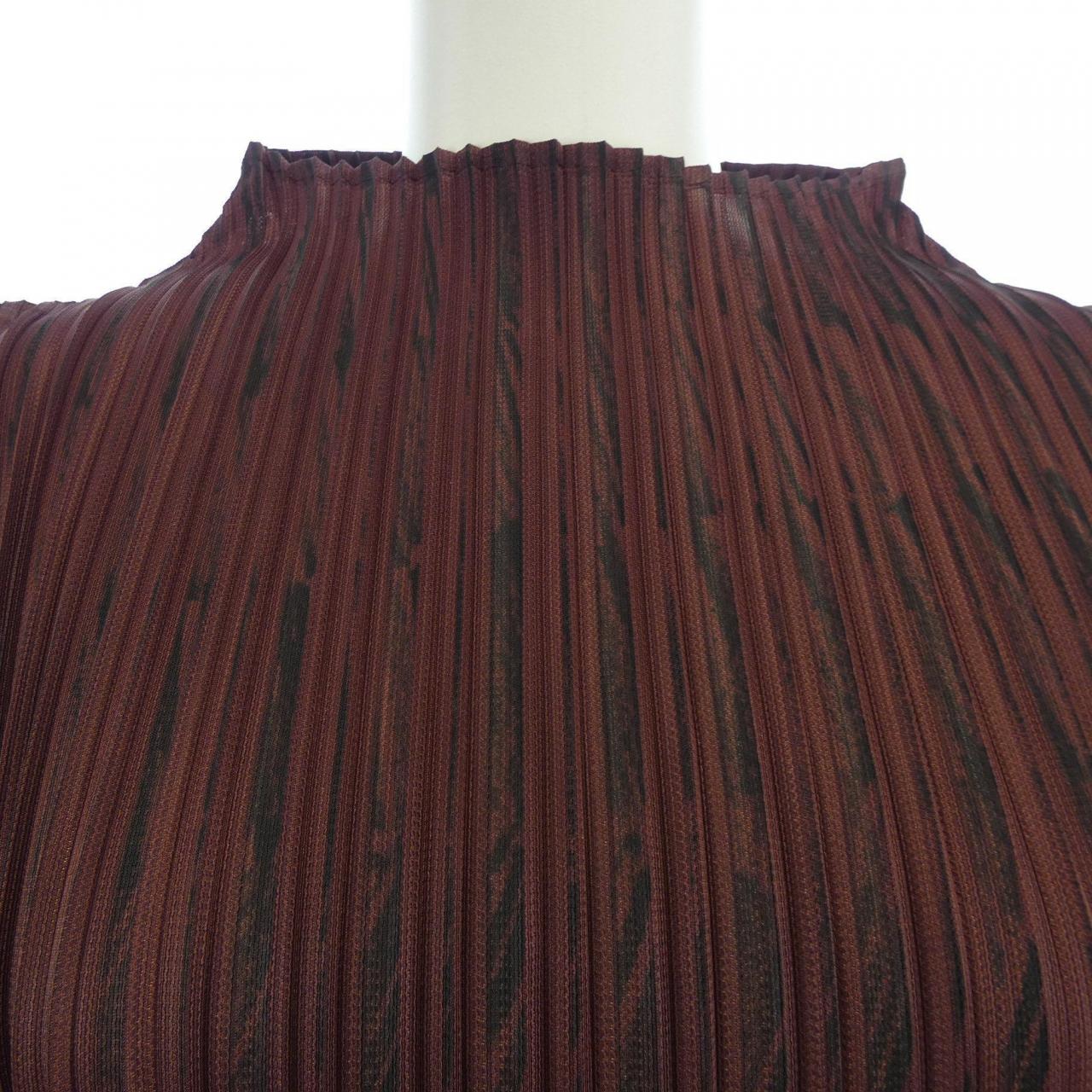 百褶PLEATS PLEASE上衣