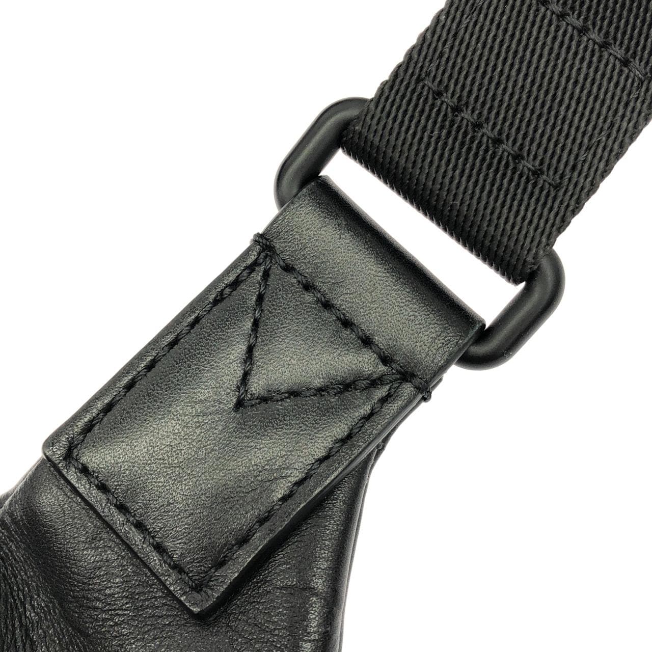 ルイヴィトン モノグラム シャドウ ディスカバリー バムバッグ M44388 ショルダーバッグ