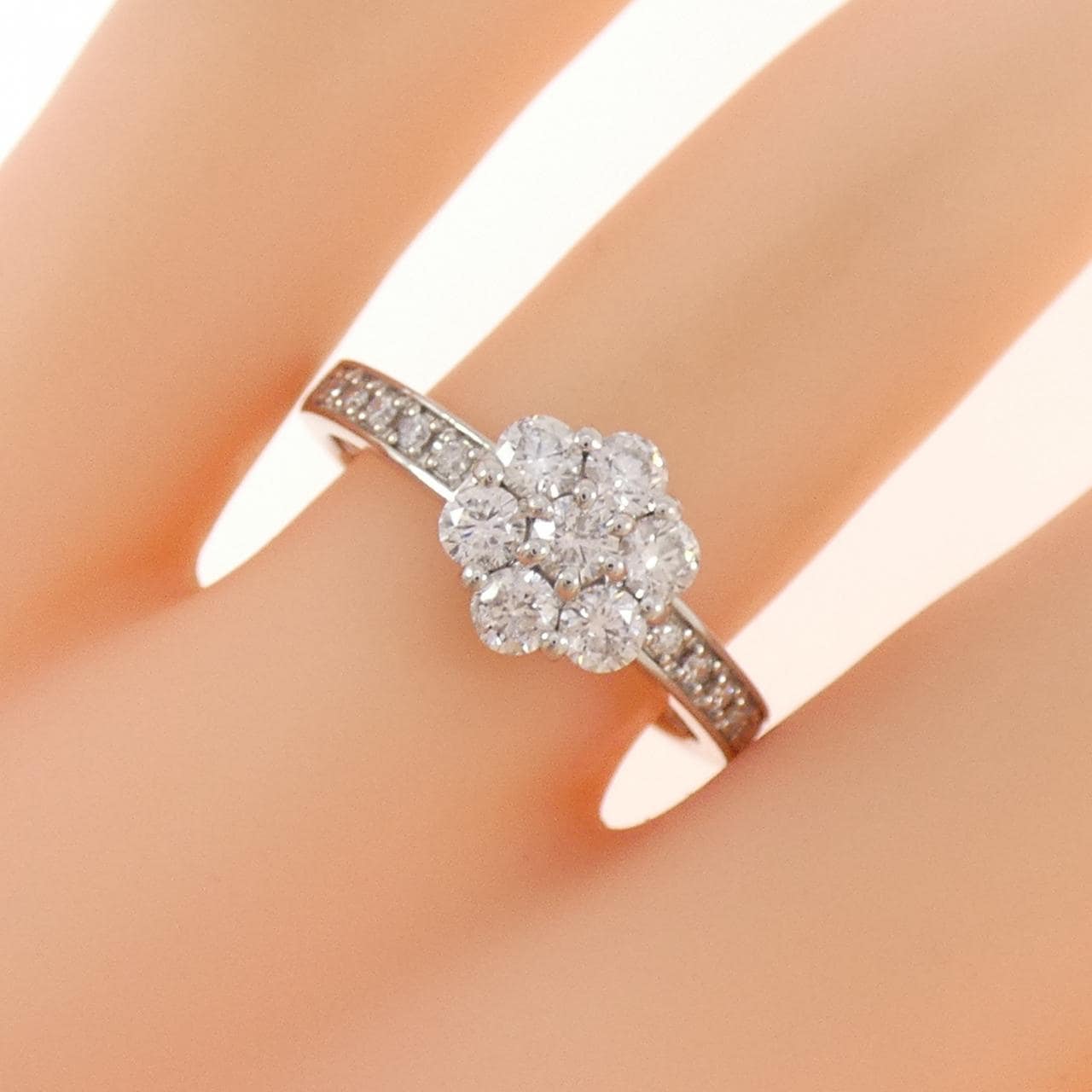 PT900 フラワー ダイヤモンド リング 0.65CT