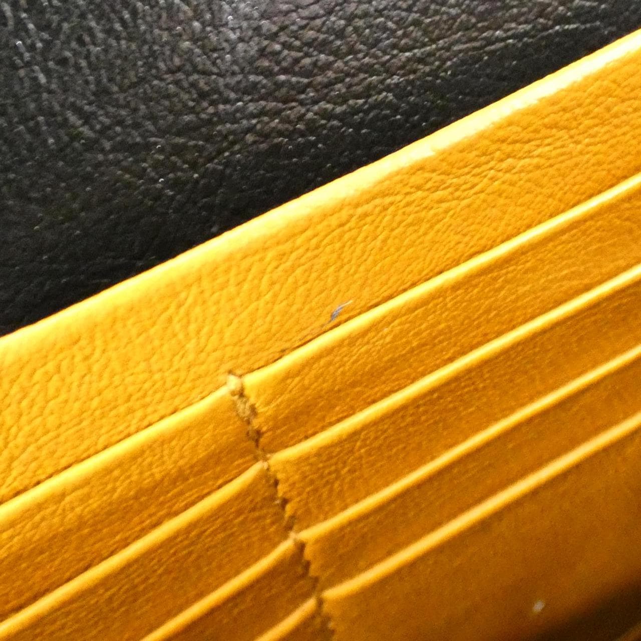 グッチ GG MARMONT 573807 0OLFX チェーンウォレット