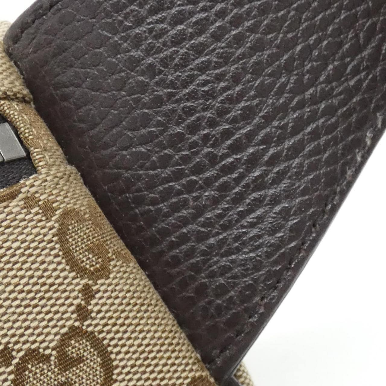 Gucci 630915 KY9KN腰包