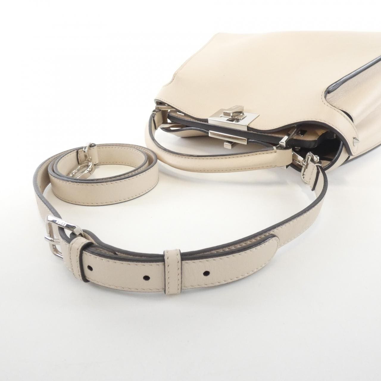 フェンディ ピーカブー エッセンシャリー 8BN302 SMQ バッグ