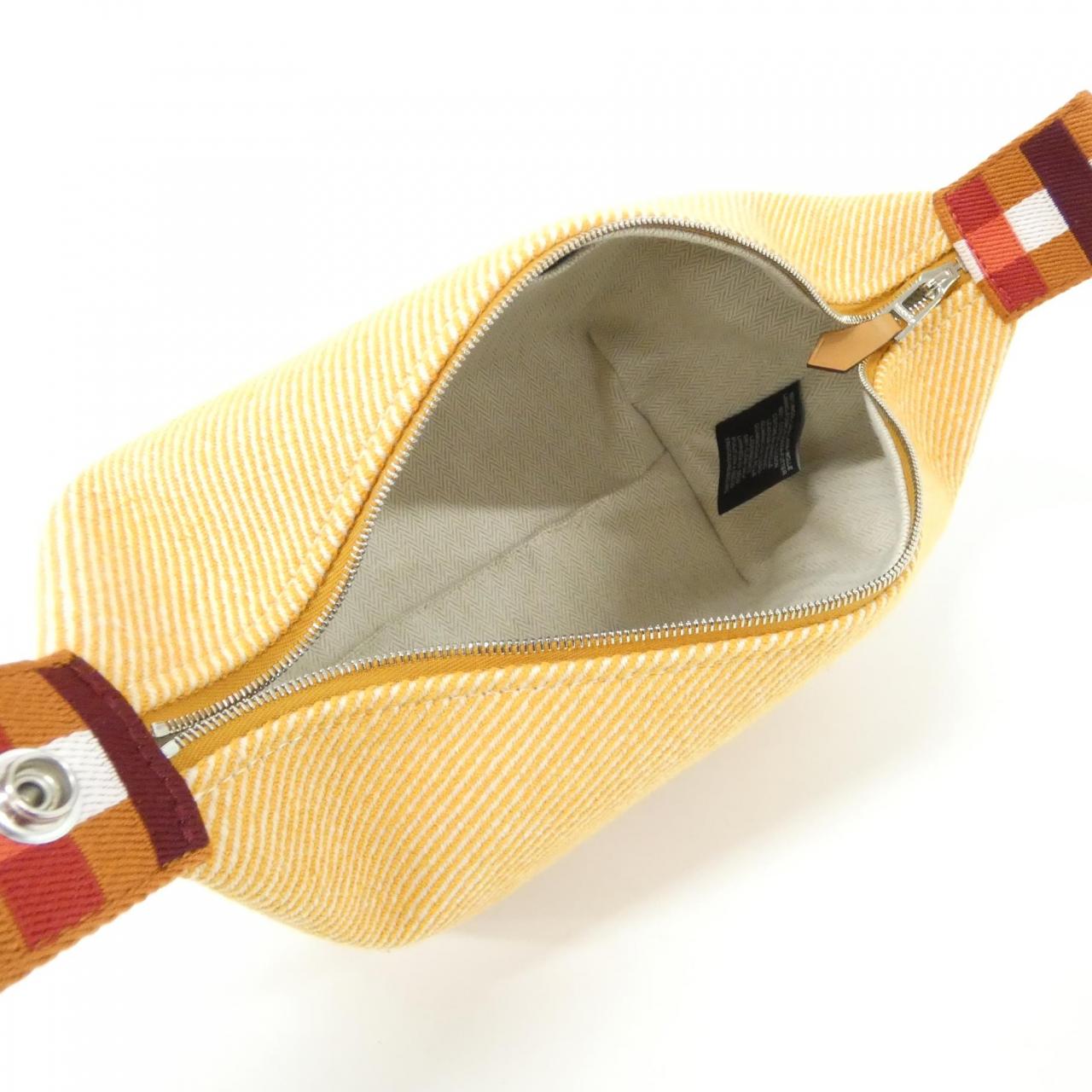 エルメス AU CARRE ブリッド ア ブラック PM 103802M ポーチ