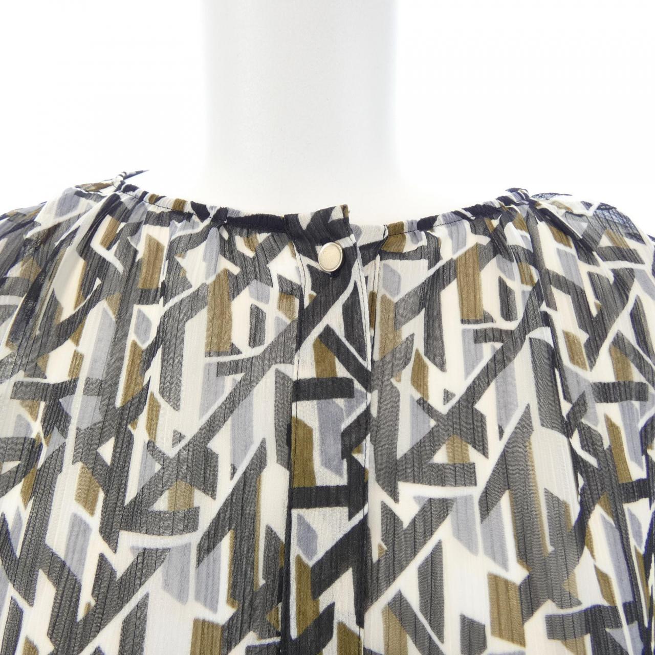 ニジュウサンク 23区 トップス