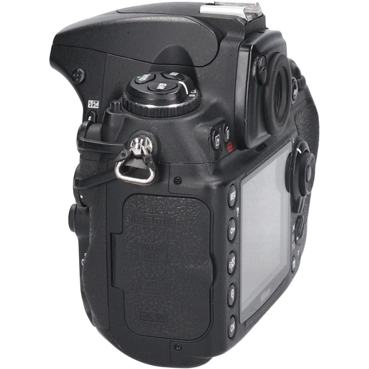 D700