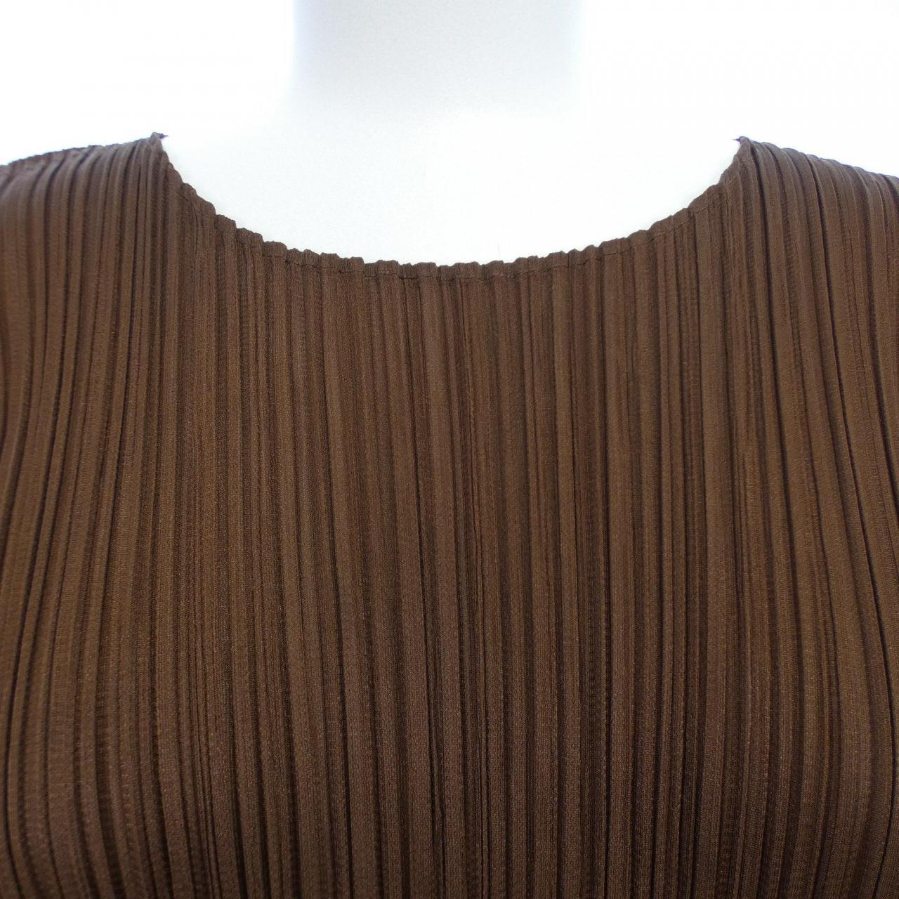 百褶PLEATS PLEASE上衣