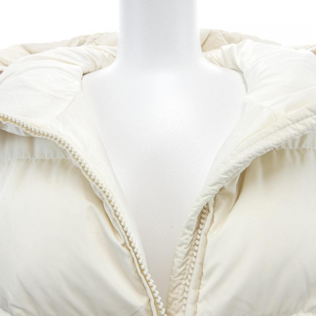 モンクレール MONCLER AVOCE ダウンジャケット