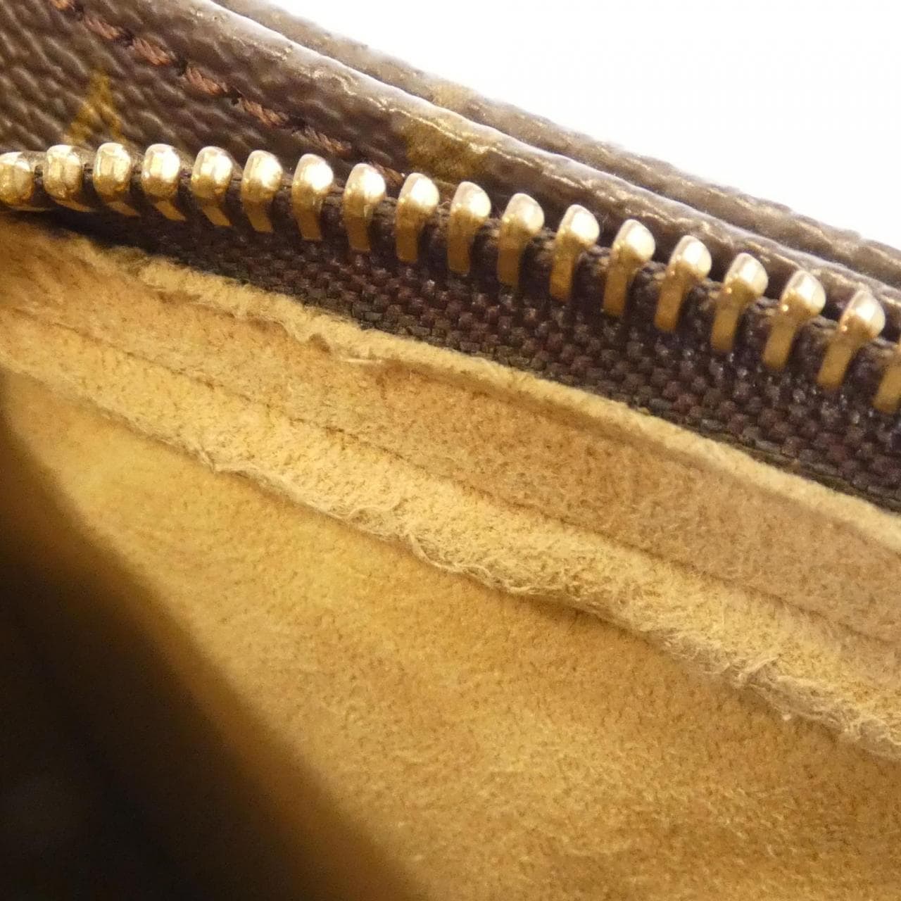 LOUIS VUITTON Monogram Looping MM M51146 Shoulder Bag