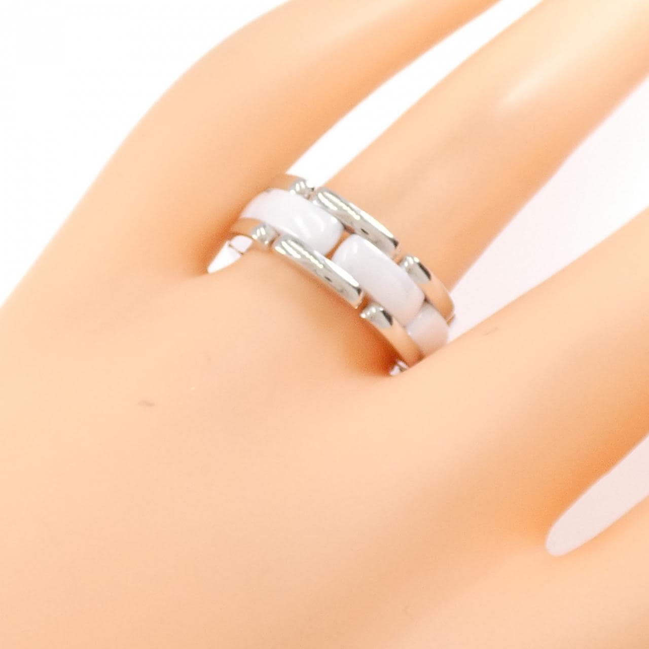 CHANEL Ultra Collection Medium Ring