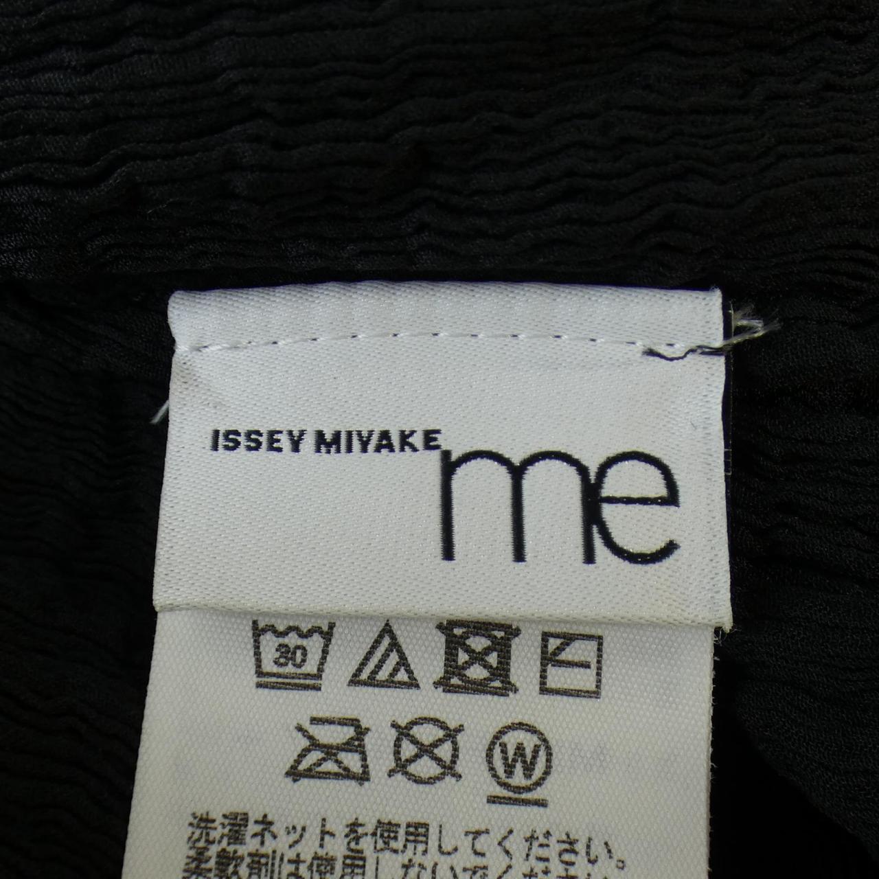 ミーイッセイミヤケ me ISSEY MIYAKE トップス