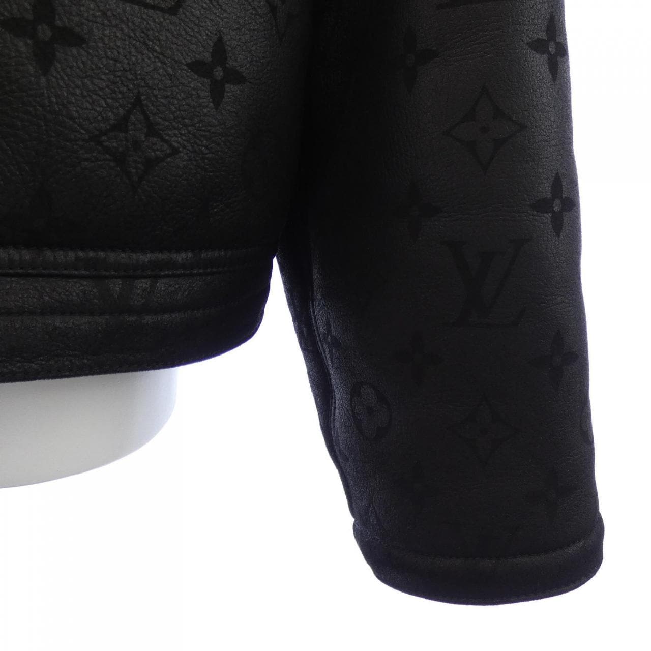 ルイヴィトン LOUIS VUITTON シアリングエンボスモノグラム HJL62EYGL ムートンジャケット