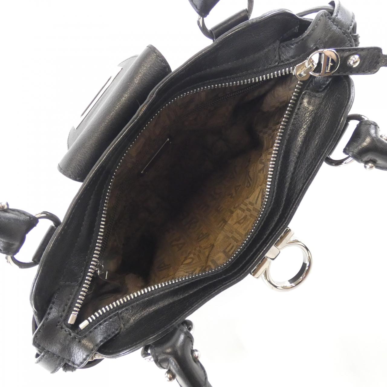 サルヴァトーレフェラガモ 21 6317 ショルダーバッグ