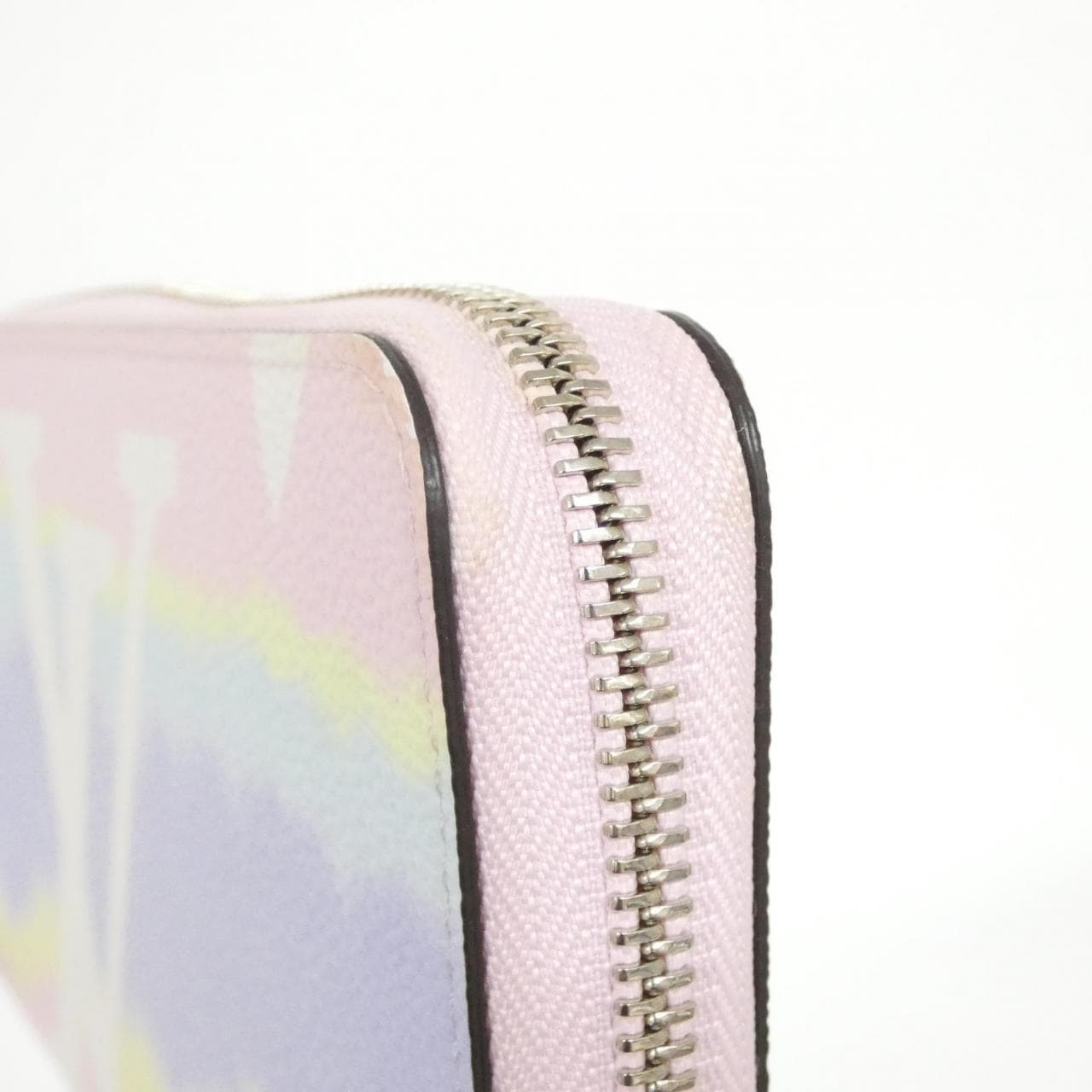 ルイヴィトン LVエスカル ジッピー ウォレット M69110 財布