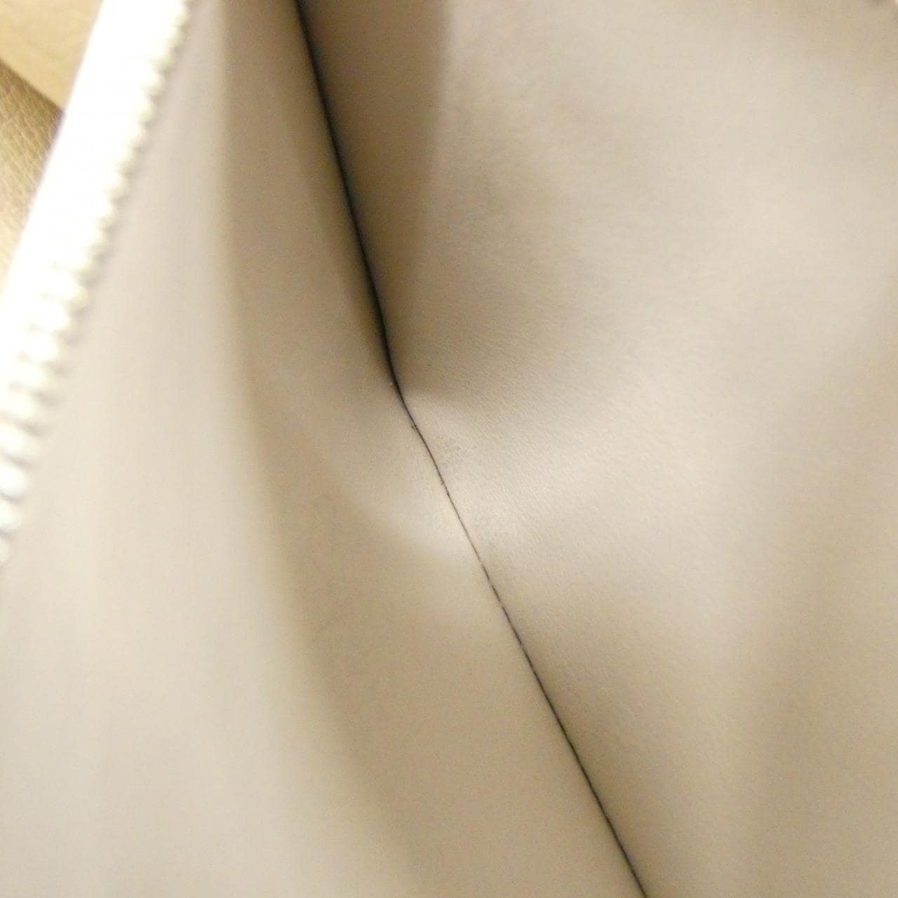 ルイヴィトン マヒナ ジッピー ウォレット M61869 財布