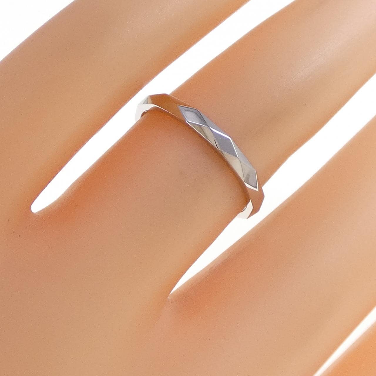Boucheron刻面小號戒指