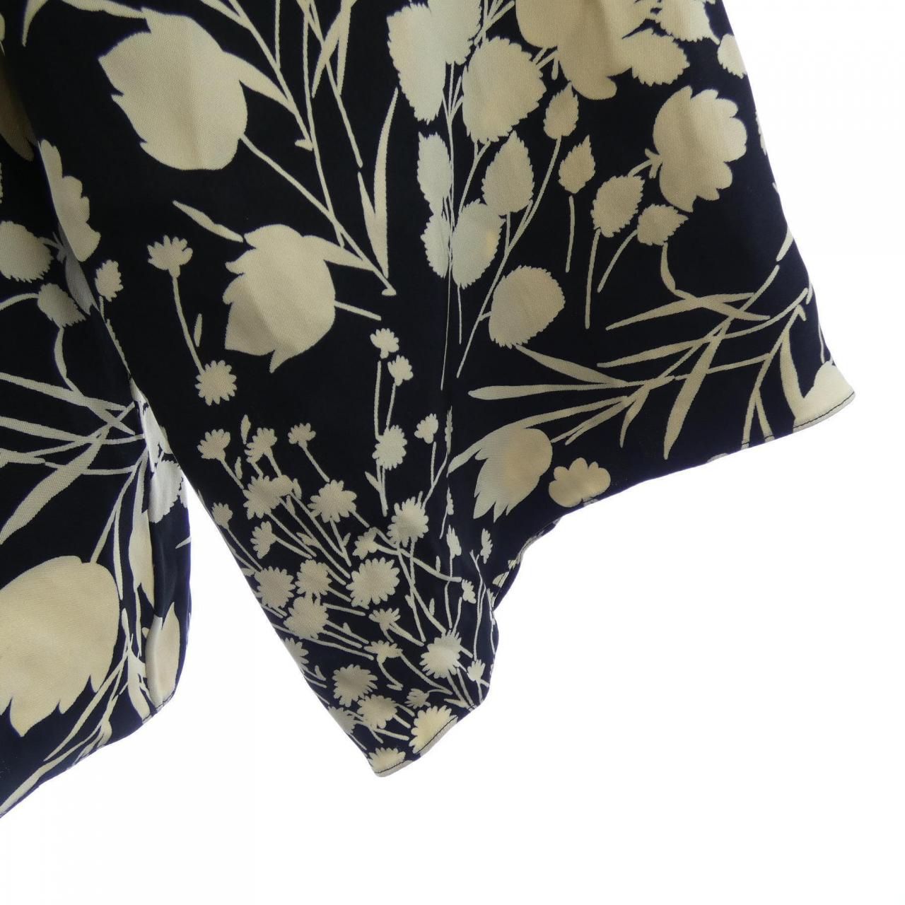 ザロウ THE ROW トップス