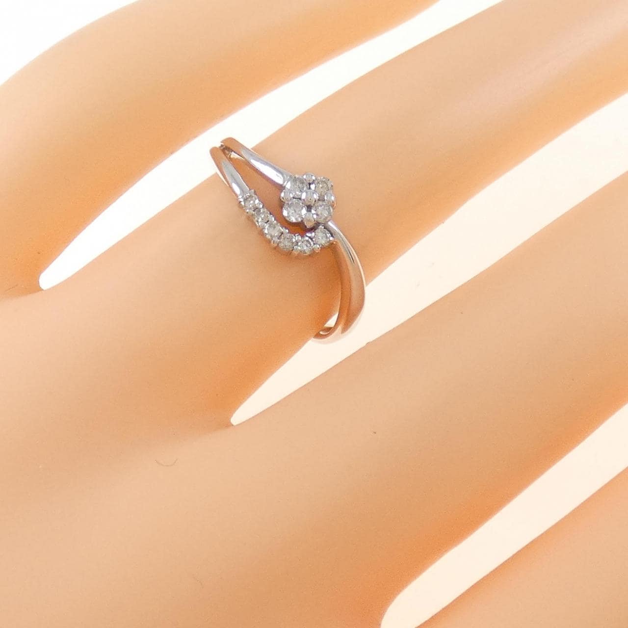K18WG花朵钻石戒指0.15CT