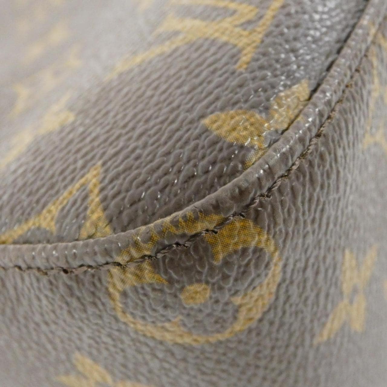 LOUIS VUITTON Monogram Loop 中号 M51146 单肩包