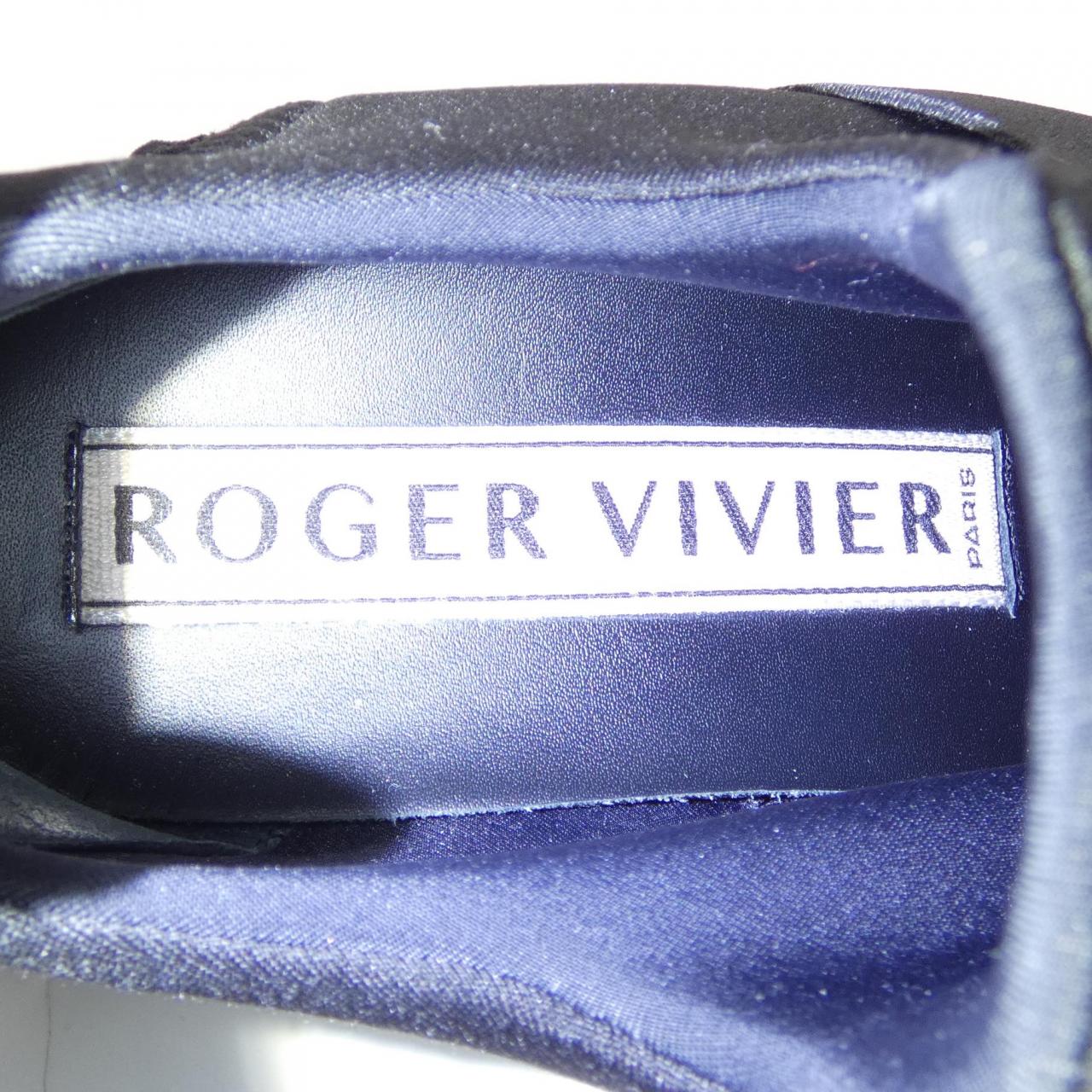 ROGER VIVIER Vivier Sneakers