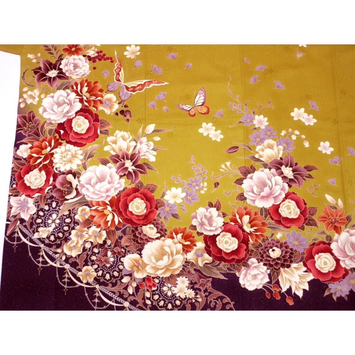 振袖　銀通しボカシ染　友禅金彩加工　刺繍入り