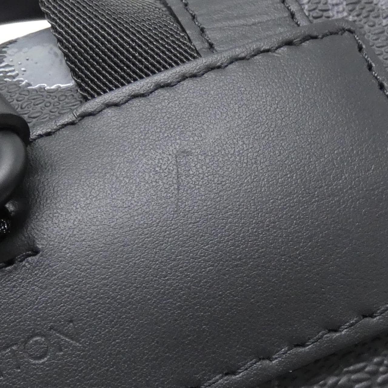 LOUIS VUITTON Monogram Eclipse (LV X YK) Christopher MM M46403双肩包