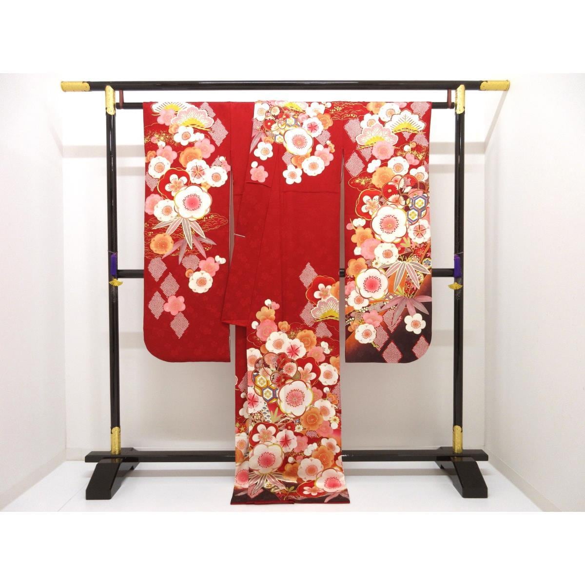 振袖　友禅金彩加工　刺繍入り