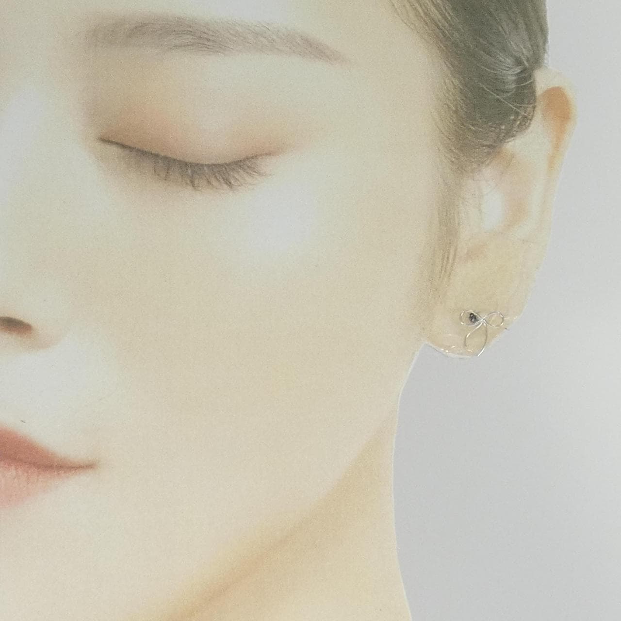 K14WG リボン ピアス