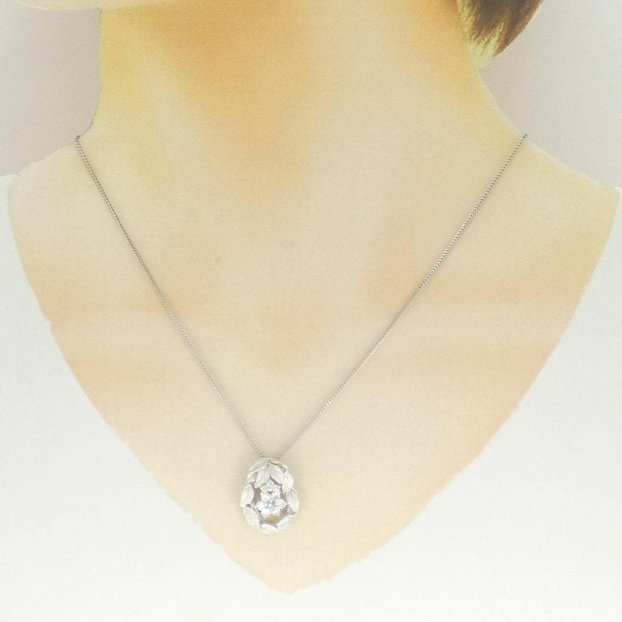 K18WG フラワー ダイヤモンド ネックレス 0.57CT