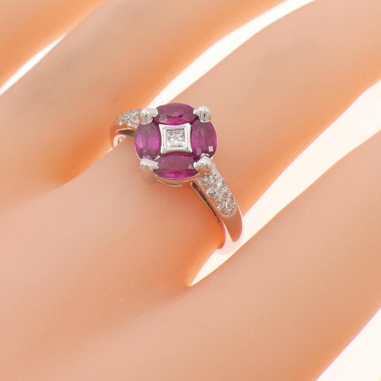 K18WG ルビー リング 0.95CT