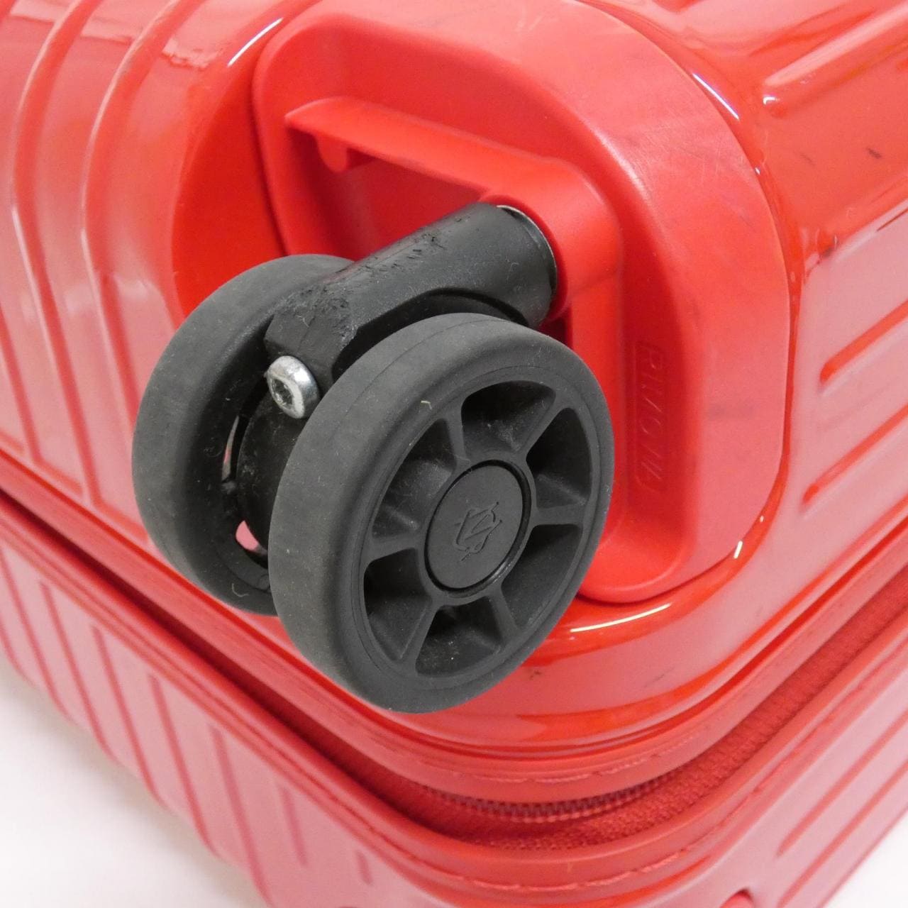 リモワ ESSENTIAL キャビン 36L 83253654 キャリーバッグ