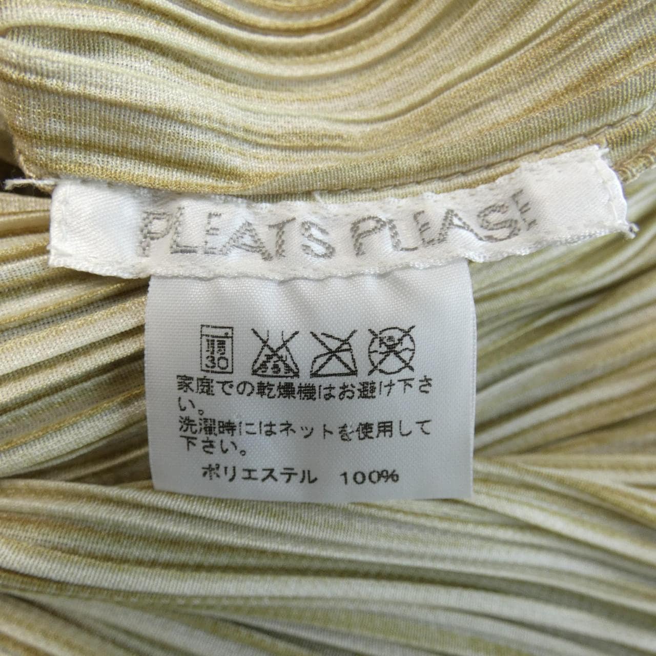 百褶PLEATS PLEASE上衣