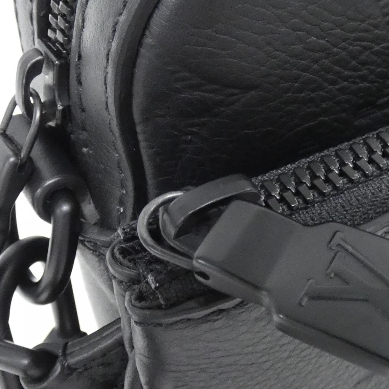 ルイヴィトン モノグラム シャドウ トリオ メッセンジャー M46602 ショルダーバッグ