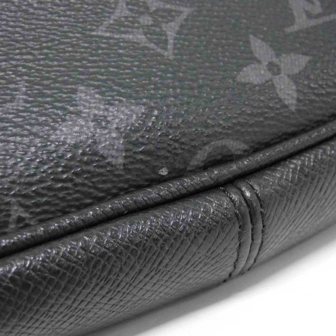 ルイヴィトン タイガ ラマ バムバッグ アウトドア M30245 ショルダーバッグ