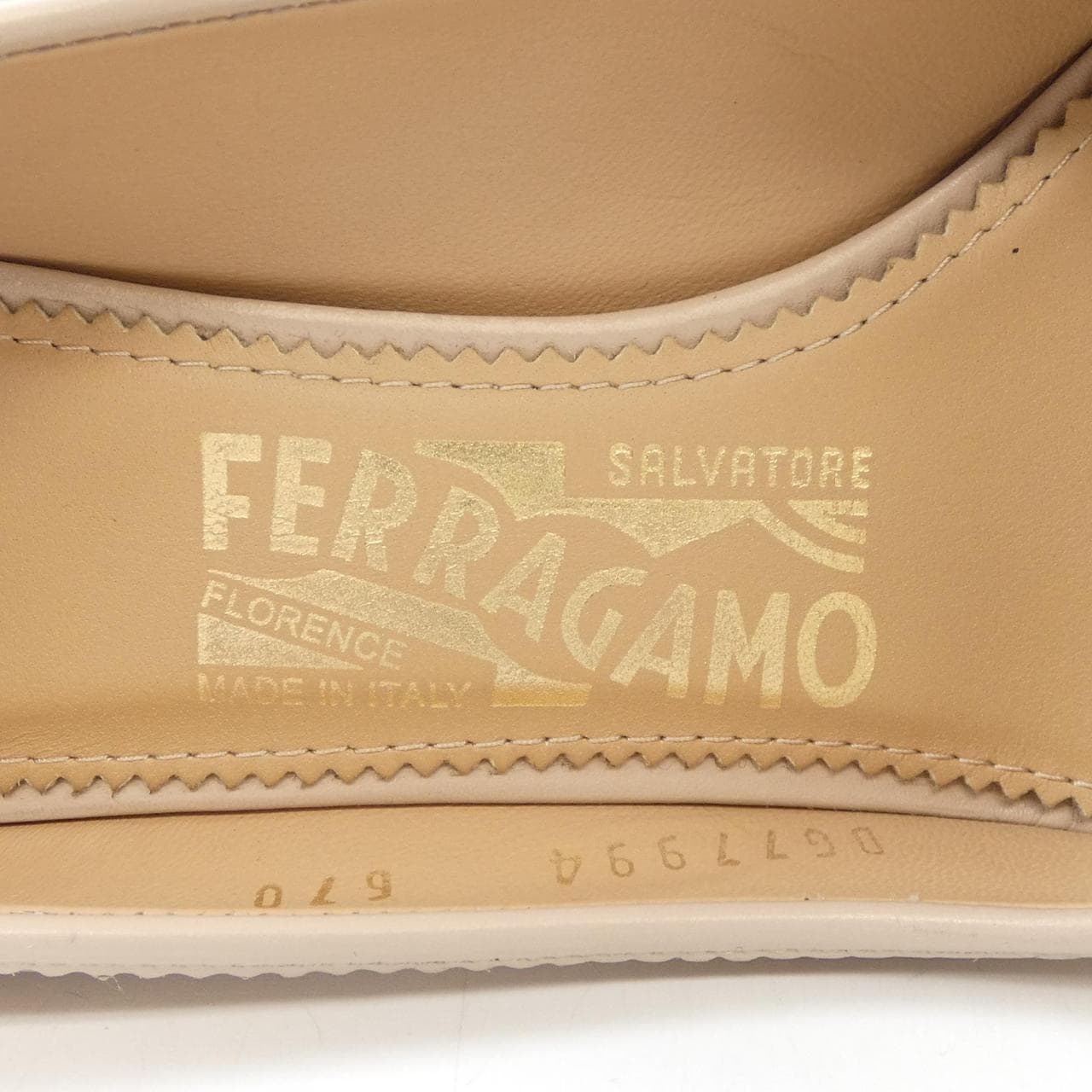 サルヴァトーレフェラガモ SALVATORE FERRAGAMO パンプス