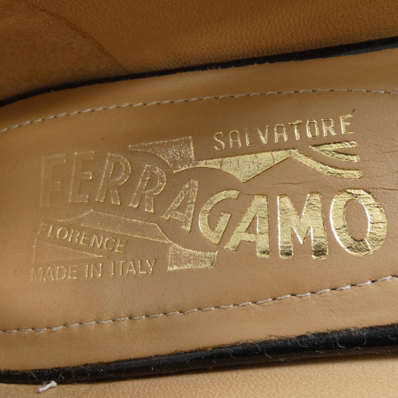 サルヴァトーレフェラガモ SALVATORE FERRAGAMO フラットシューズ