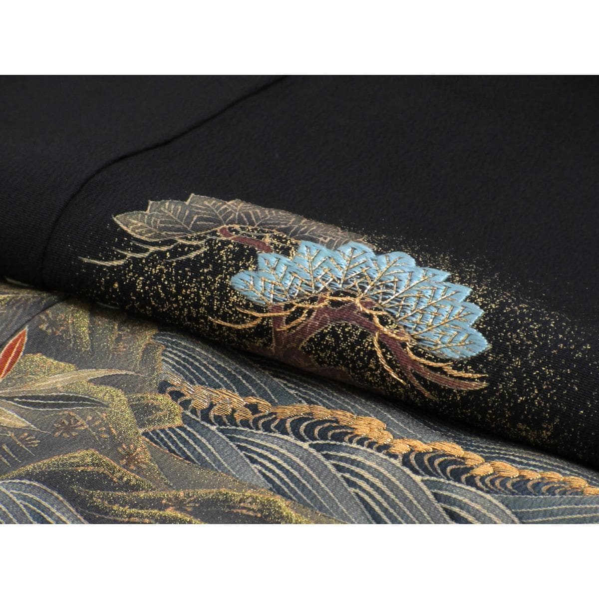 Tomesode (traditional Japanese kimono) with gold leaf and embroidery, with a circle and different hawk feathers