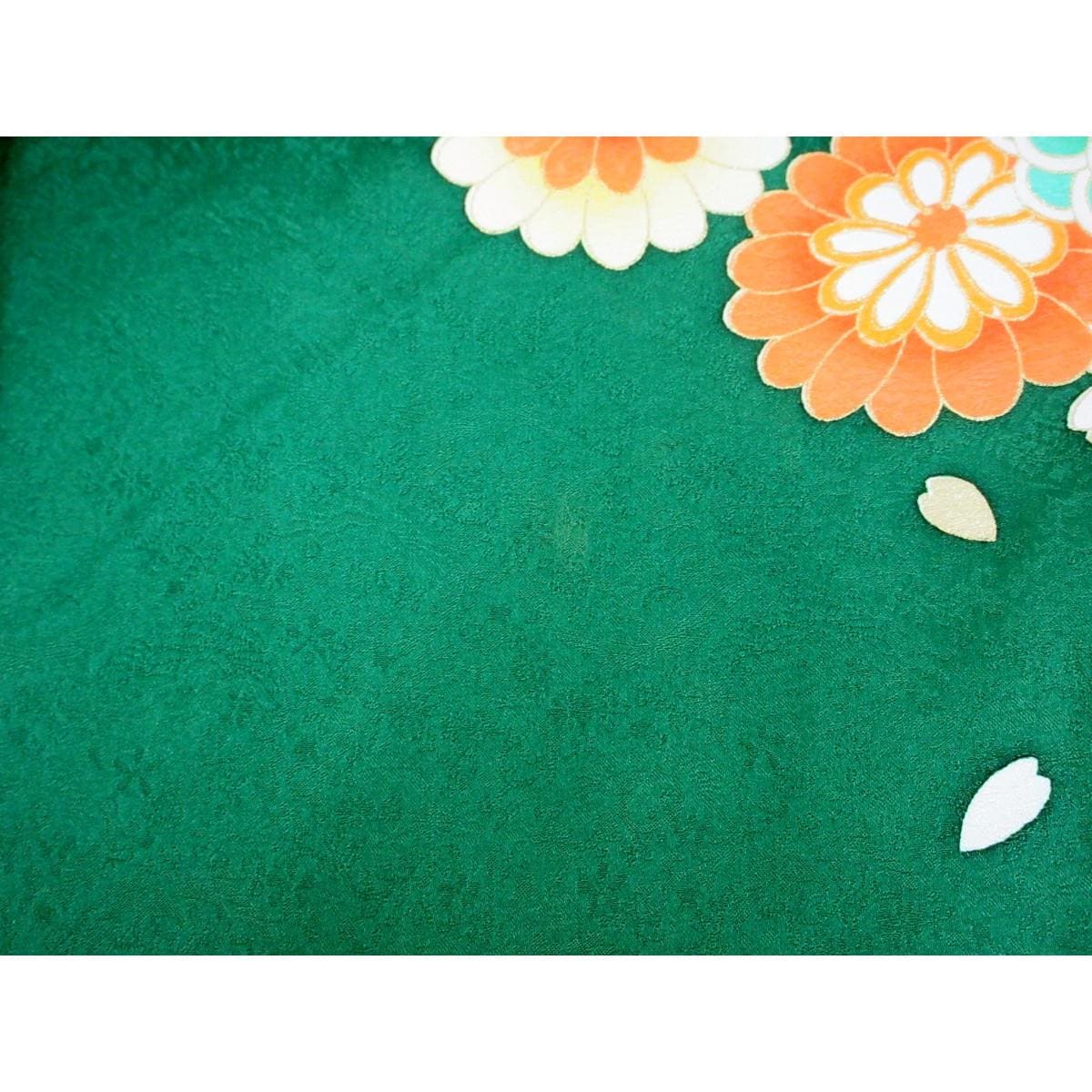 振袖　友禅金彩加工　刺繍入り
