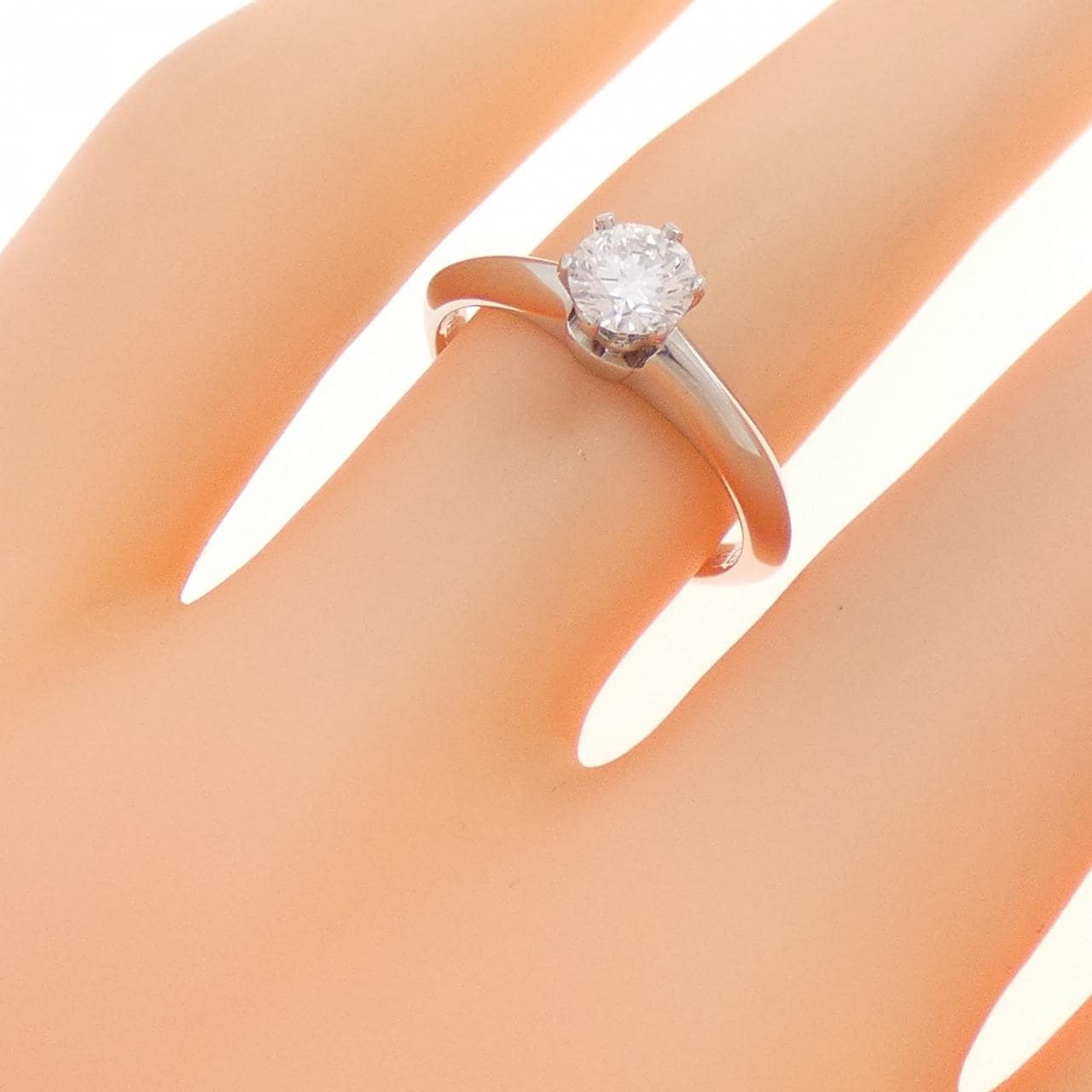 ティファニー クラシックソリティア リング 0.39CT D IF