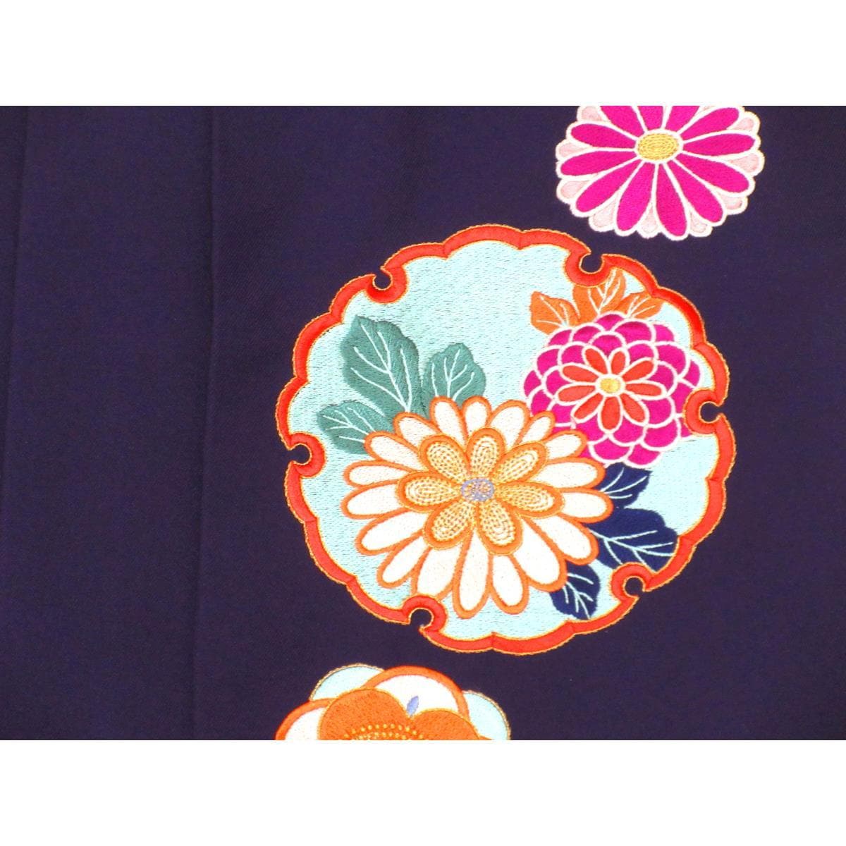 男袴　九重　刺繍入り　紐下９５ｃｍ　Ｌサイズ