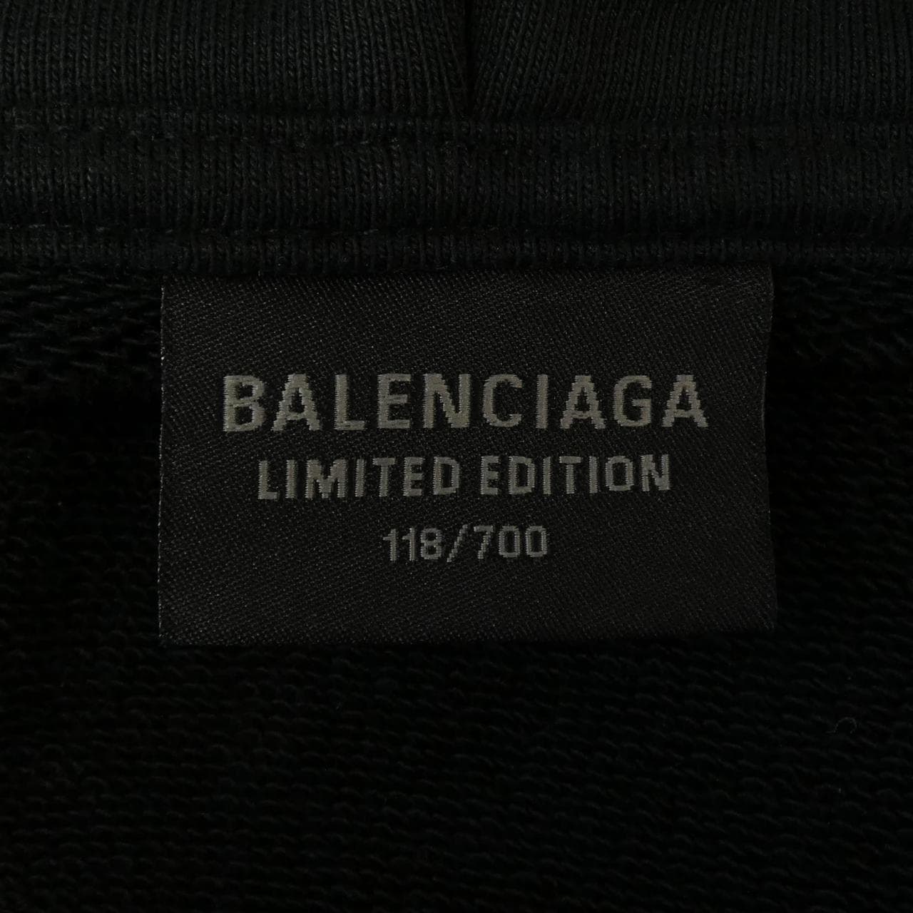 バレンシアガ BALENCIAGA クラックドエフェクト フード 744457 TQVA6 パーカー