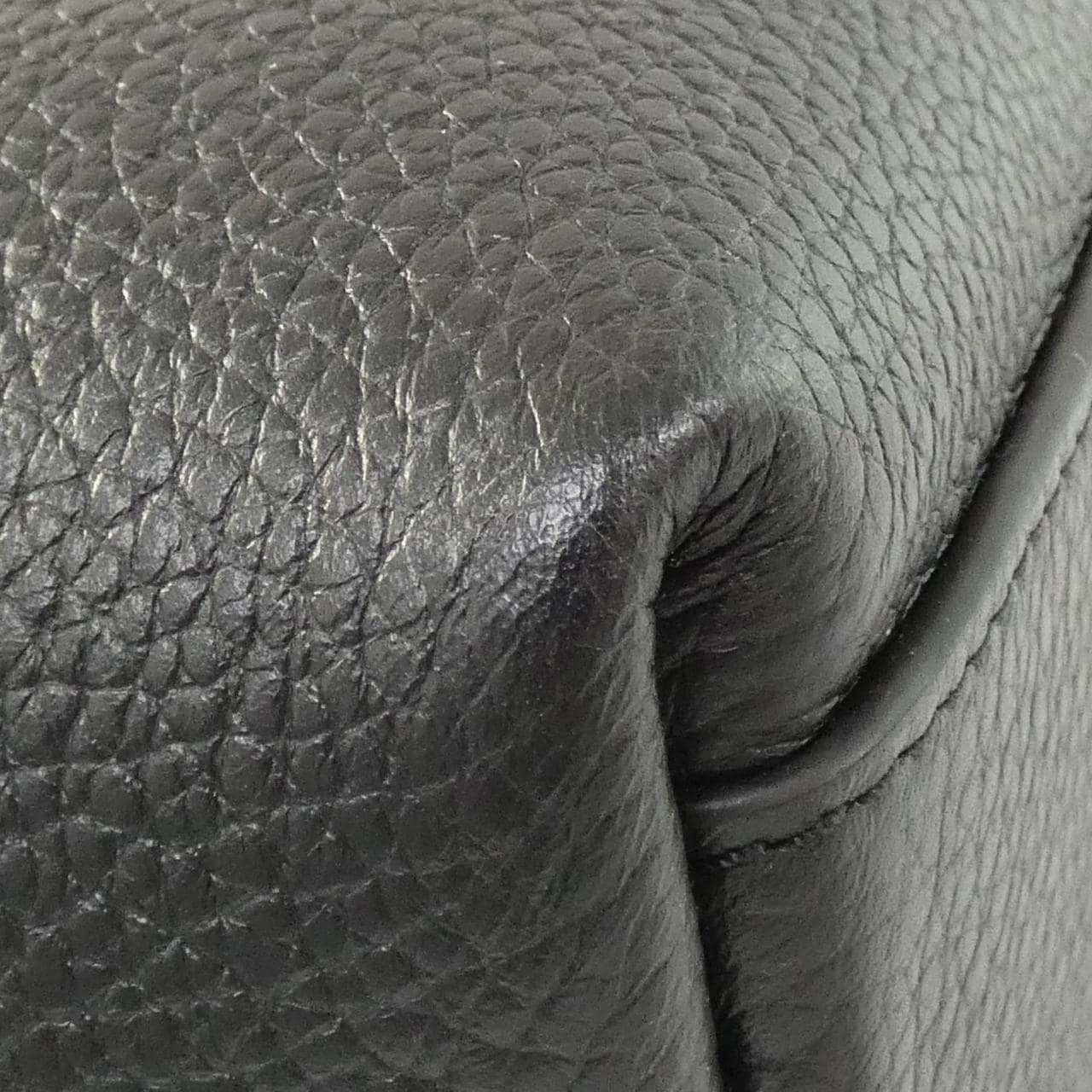LOUIS VUITTON Taurillon Cava Voyage M50086 包