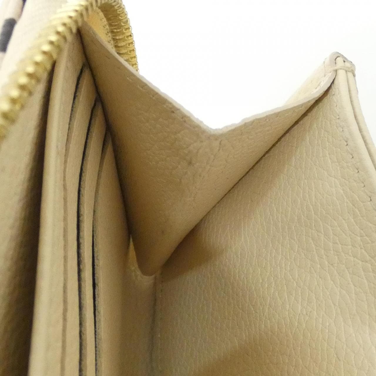 LOUIS VUITTON Monogram Empreinte (Wild at Zippy Wallet M80685)